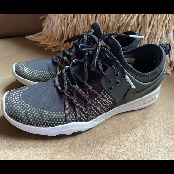 comfy black trainers